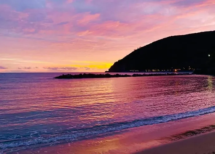 度假居 Corner Of Paradise 莫内利亚